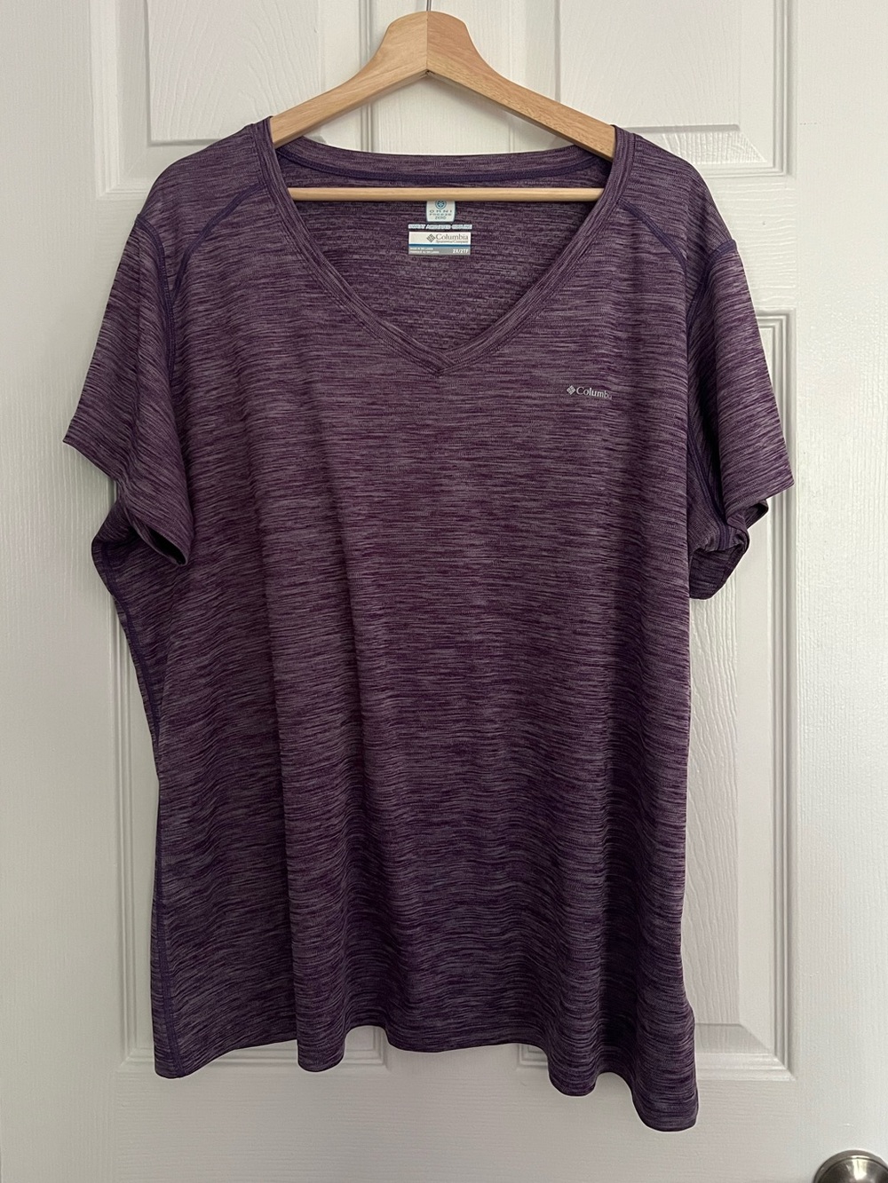 Columbia Omni Freeze Zero Sweat Activated Cooling Activewear V Neck Top